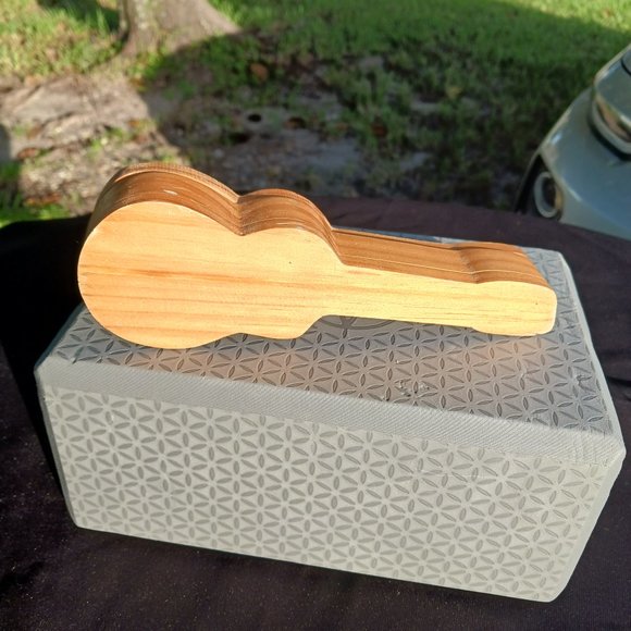 ELVIS PRESLEY PEN AND WOODEN PEN BOX HOLDER - Picture 9 of 11